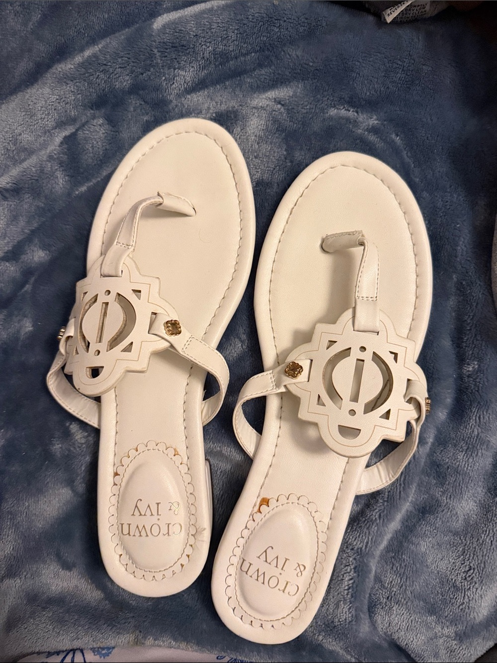 Crown & Ivy White Cutout Thong Sandals